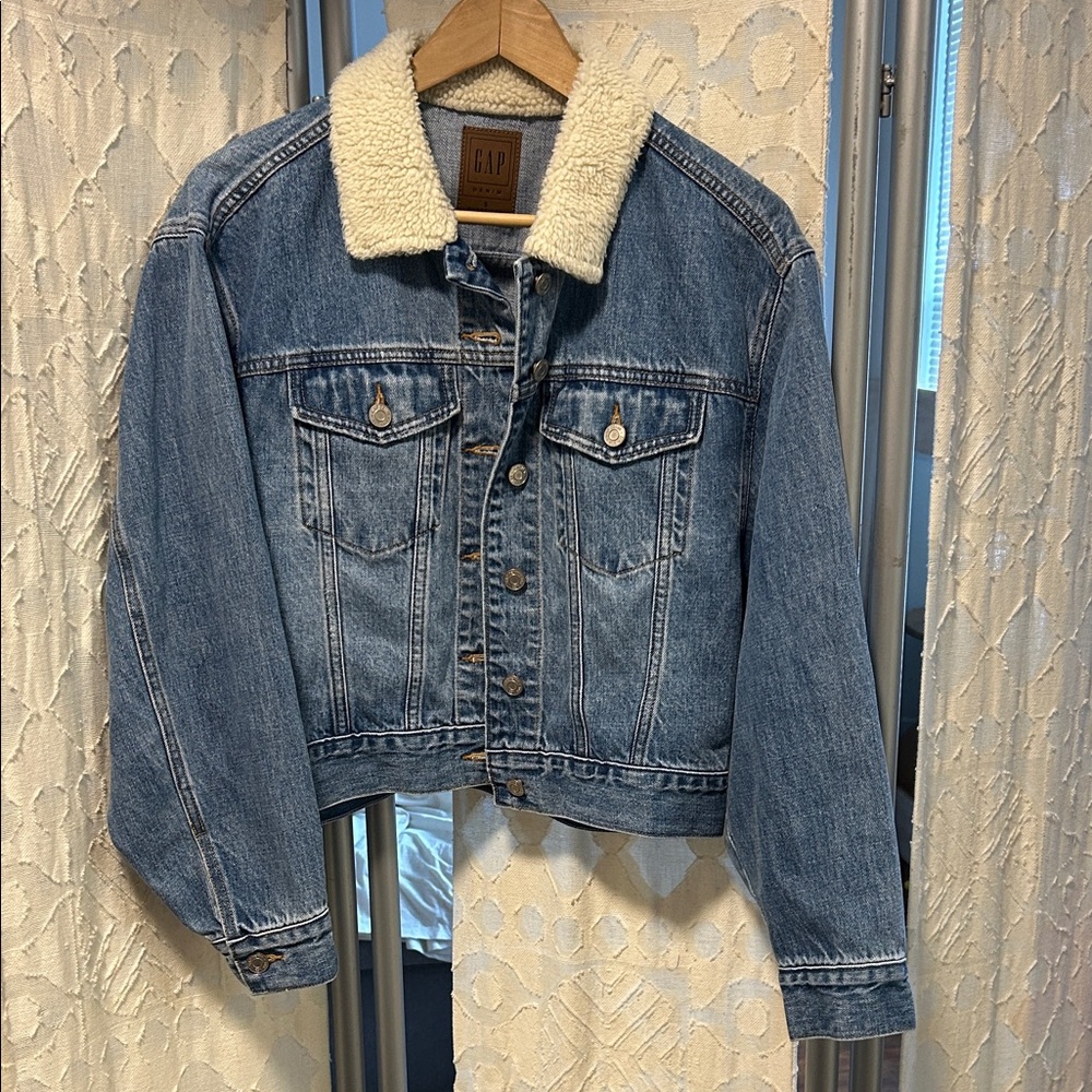 GAP Blue Denim Jacket with Cream Sherpa Collar Oversized fit small medium